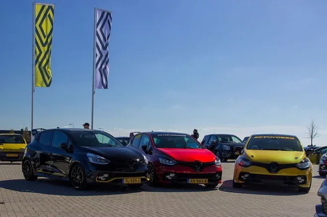 Renault Clio R.S.18 · 02